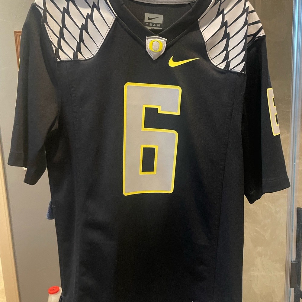 Nike Youth University of Oregon football Jersey. Size S.